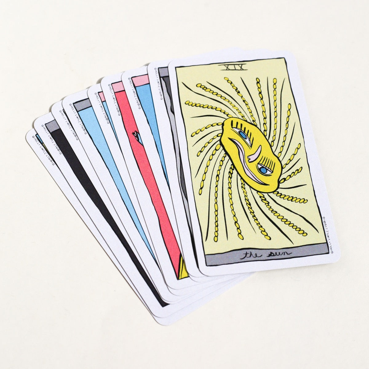 Holly Simple Tarot Cards: Easy Guide for Beginners (Learn to Read Tarot in No Time)