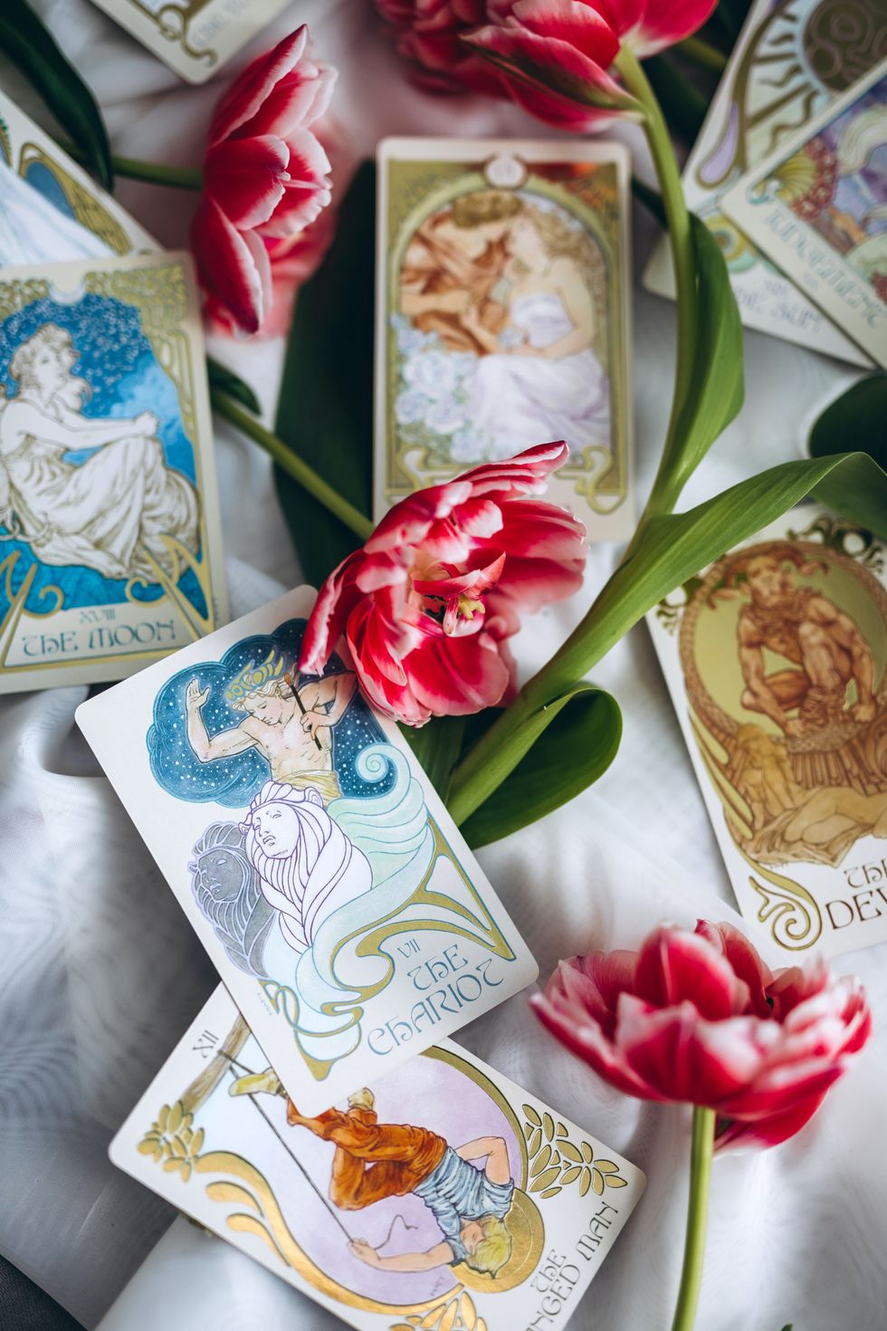 Get Your Hands on a New Tarot Deck 2023: See the Coolest Designs!